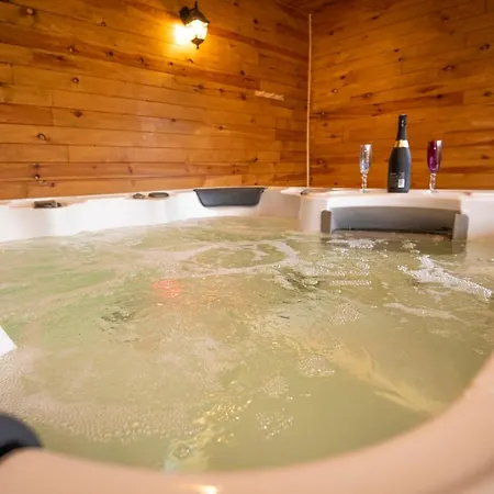 Couette-café Au Coucher Du Soleil, Avec Jacuzzi Et Sauna *