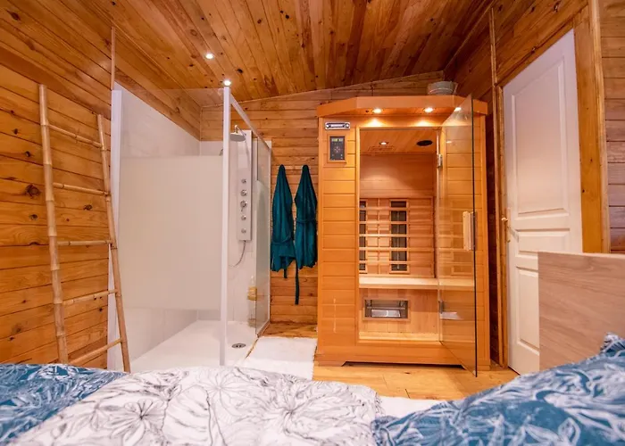 Couette-café Au Coucher Du Soleil, Avec Jacuzzi Et Sauna *