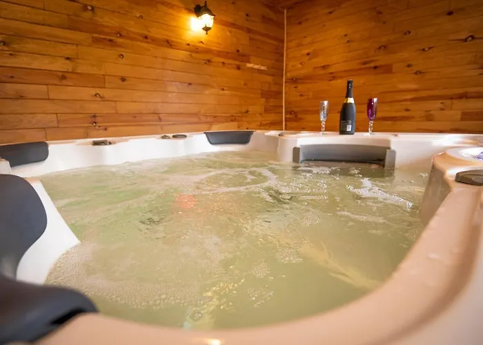 Couette-café Au Coucher Du Soleil, Avec Jacuzzi Et Sauna *