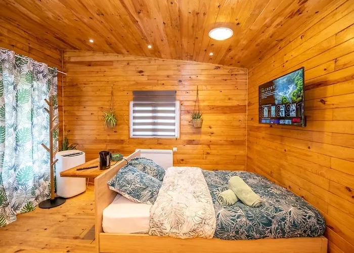 Couette-café Au Coucher Du Soleil, Avec Jacuzzi Et Sauna *