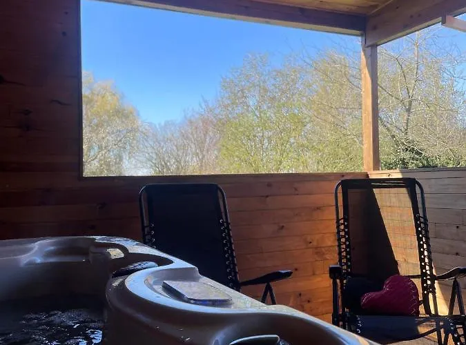 Au Coucher Du Soleil, Avec Jacuzzi Et Sauna Couette-café